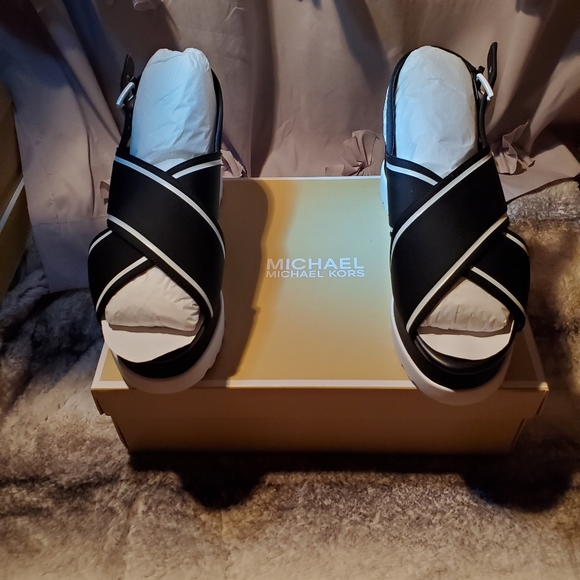 Michael Khors Sandals - Picture 1 of 5